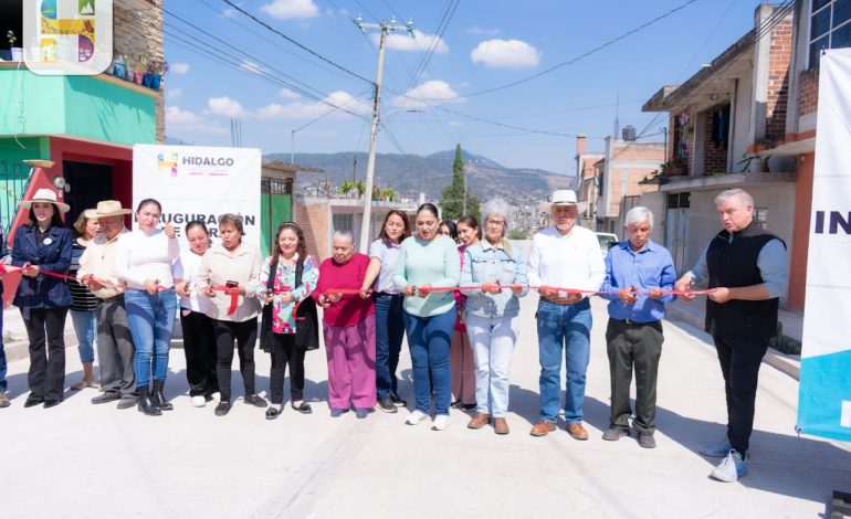 El Ayuntamiento de Hidalgo que dirige Jeovana Alcántar, entregó obra de pavimentación, rehabilitación de drenaje y agua potable en la Calle Orquídea.