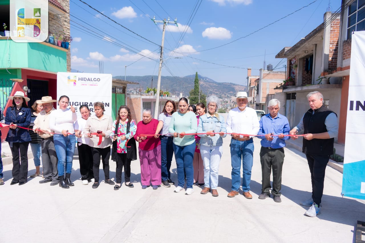 El Ayuntamiento de Hidalgo que dirige Jeovana Alcántar, entregó obra de pavimentación, rehabilitación de drenaje y agua potable en la Calle Orquídea.