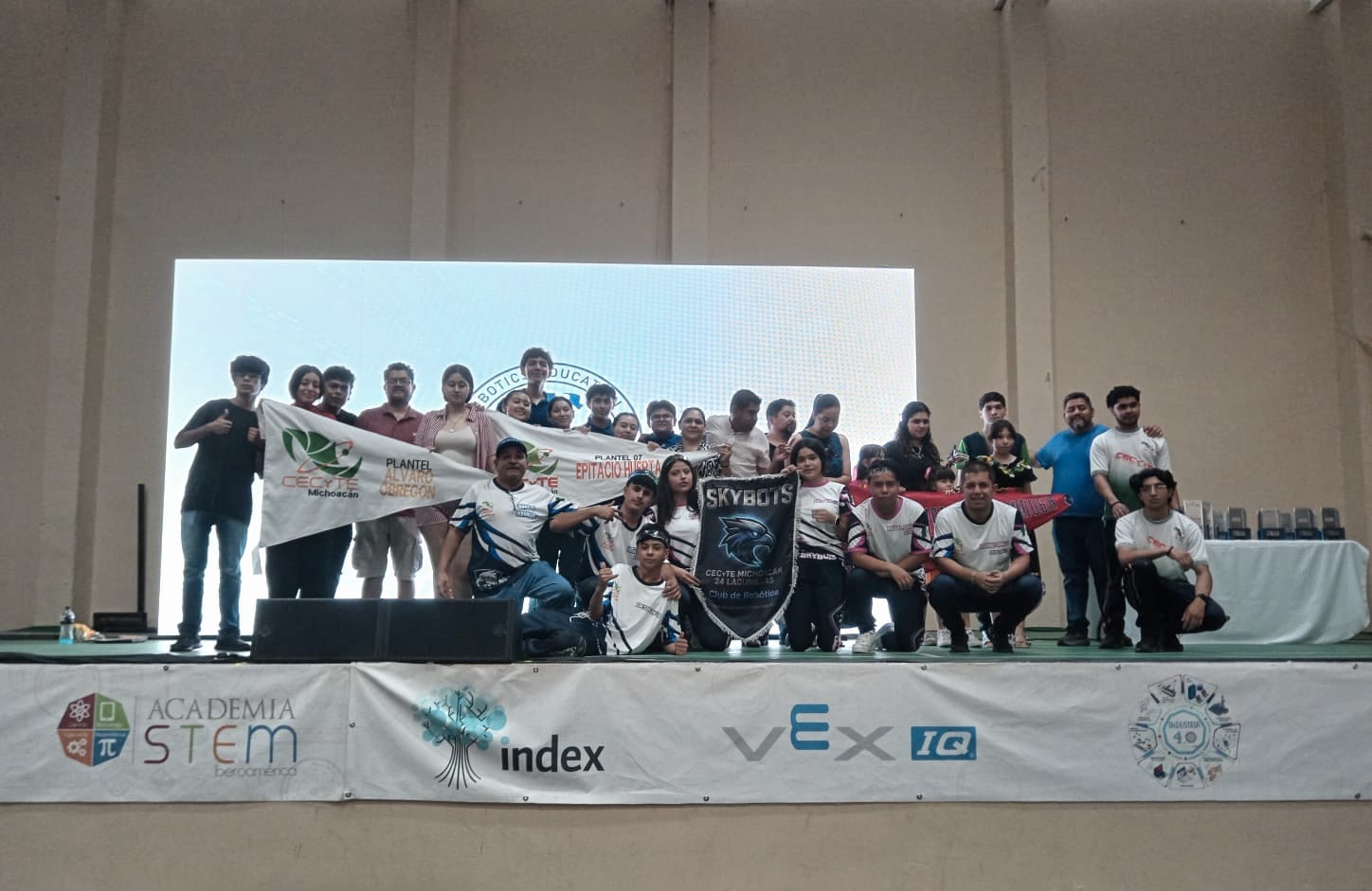 Estudiantes del Cecytem participan en campeonato internacional de robótica