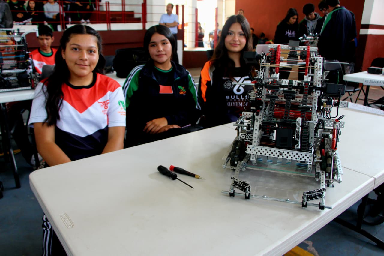 Alumnas Cecytem presentes en Torneo Estatal de Robótica