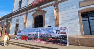 Magisterio de Zitácuaro se moviliza, toma de presidencia, marchas y exigencias en el marco del paro nacional de 48 horas