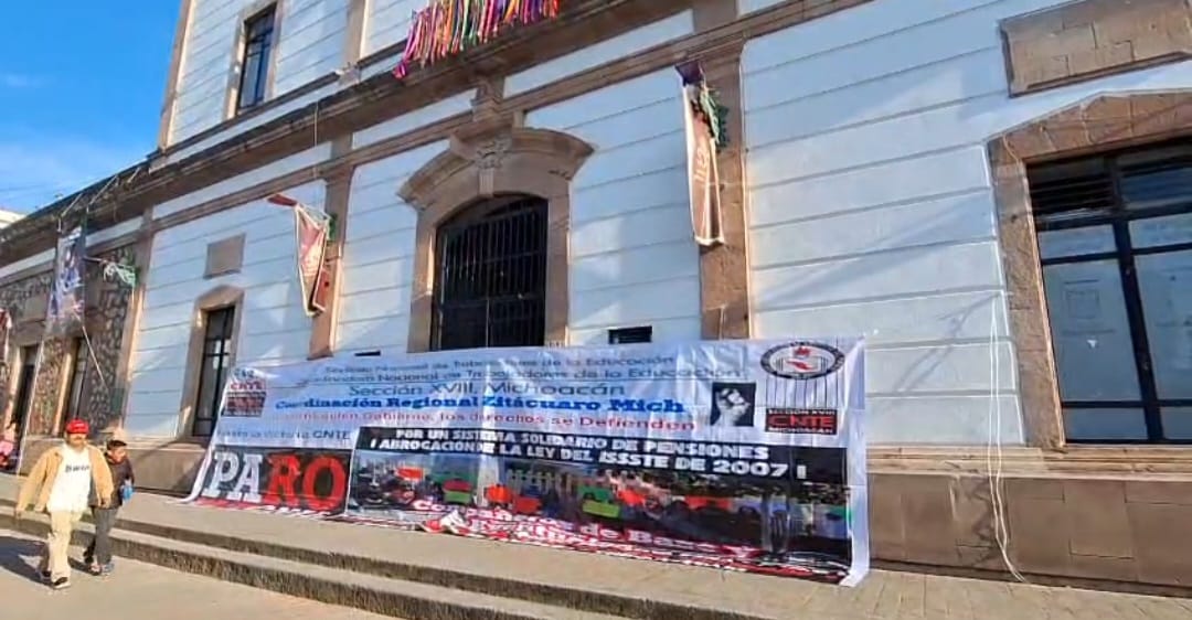 Magisterio de Zitácuaro se moviliza, toma de presidencia, marchas y exigencias en el marco del paro nacional de 48 horas