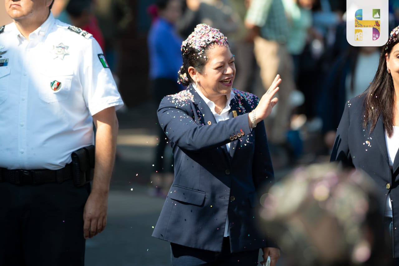 Jeovana Alcántar, encabezó el acto y desfile conmemorativo al CXV Aniversario de la Revolución Mexicana de 1910.