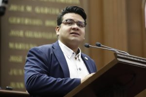 Educación alimentaria en el nivel básico, pilar para la salud pública: Toño Carreño