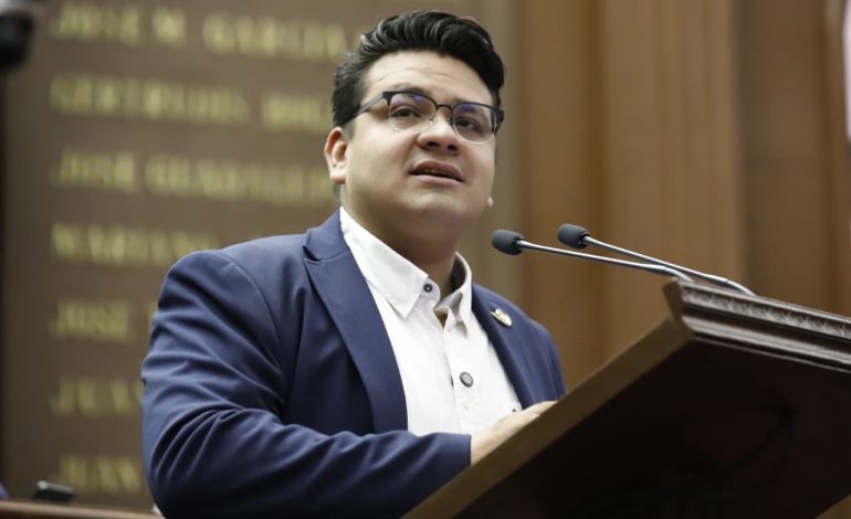 Educación alimentaria en el nivel básico, pilar para la salud pública: Toño Carreño