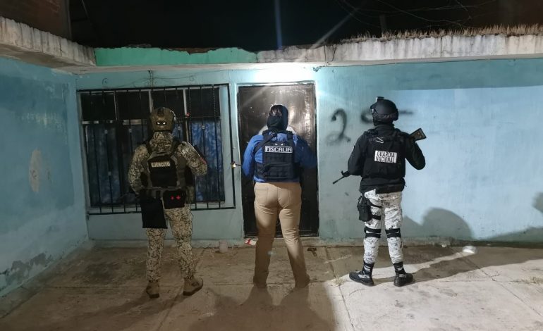 Durante cateo realizado en la colonia San Isidro ItzÍcuaro, Fiscalía Especializada asegura más de 500 dosis de narcótico y detiene a tres personas