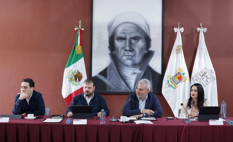 Transportistas urbanos y suburbanos de Morelia confían en proyecto de metrobús; Bedolla presenta beneficios