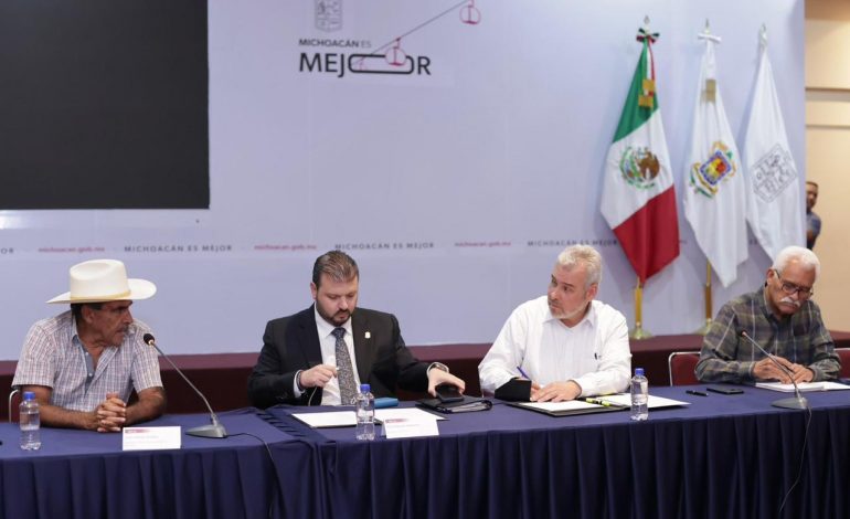 Arroceros de Michoacán agradecen a Bedolla apoyo en precios.
