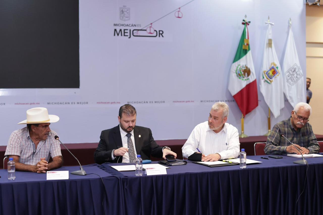 Arroceros de Michoacán agradecen a Bedolla apoyo en precios.
