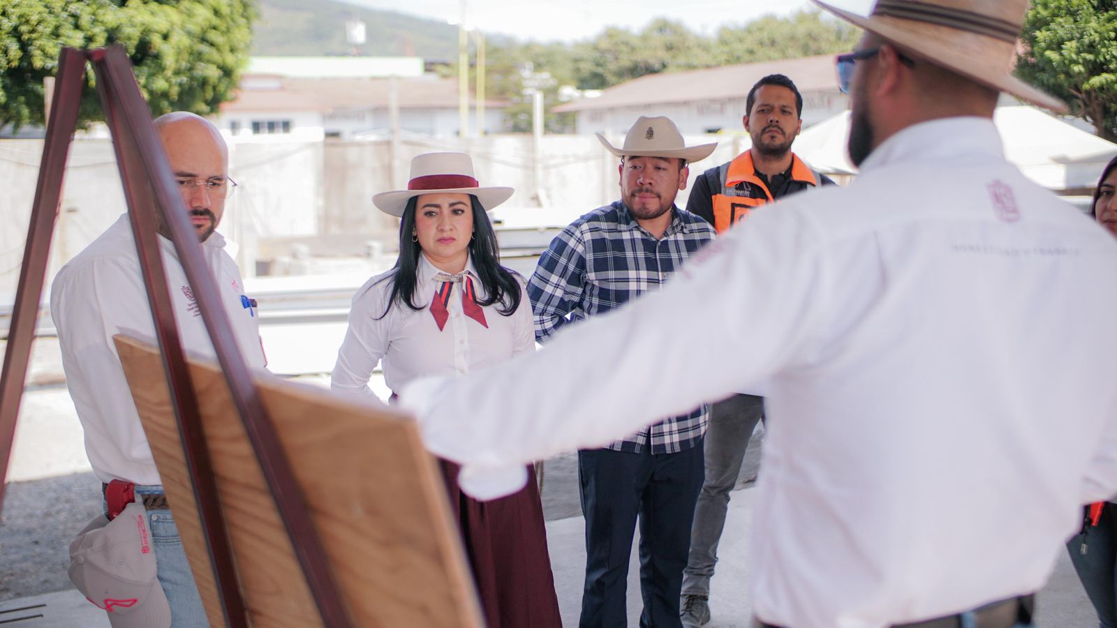 Instruye Gladyz Butanda a imprimir celeridad a obras realizadas en Uruapan.
