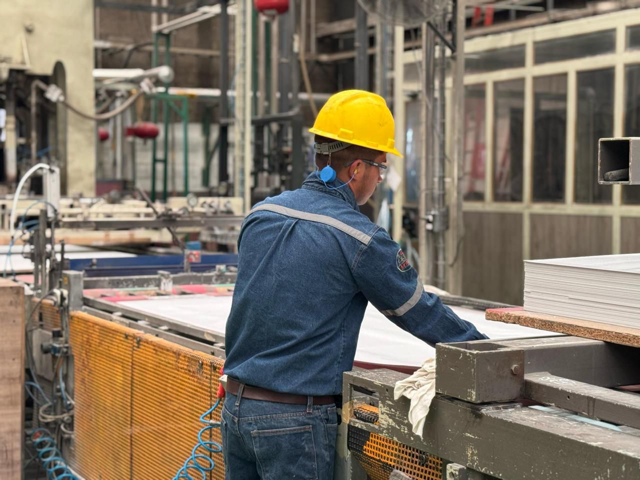 Arauco elevará producción nacional de MDF desde Michoacán: Sedeco.