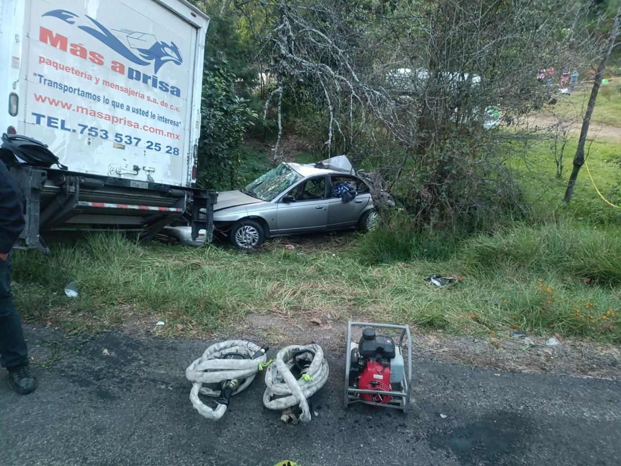 Tragedia en la Federal 15: Choque Frontal Cobra la Vida de Dos Jóvenes en Ciudad Hidalgo.