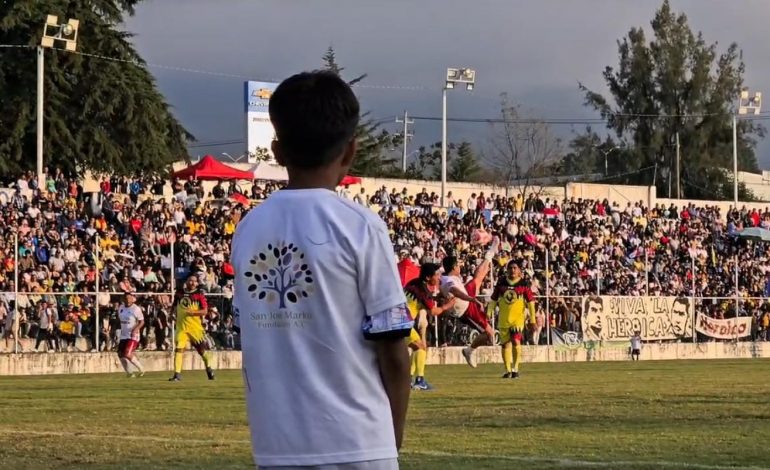 Zitácuaro vibra con un lleno histórico en el López Rayón, se lleva el triunfo las Leyendas del América