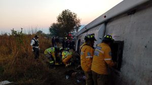 Brinda apoyo Gobierno de Michoacán a afectados por accidente de pasajeros: Raúl Zepeda.
<br>