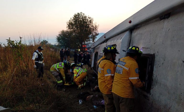 Brinda apoyo Gobierno de Michoacán a afectados por accidente de pasajeros: Raúl Zepeda.
