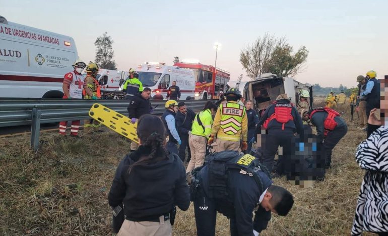 Inicia FGE Carpeta de Investigación por accidente en la carretera Morelia–Pátzcuaro; 7 personas fallecieron y 19 más resultaron lesionadas