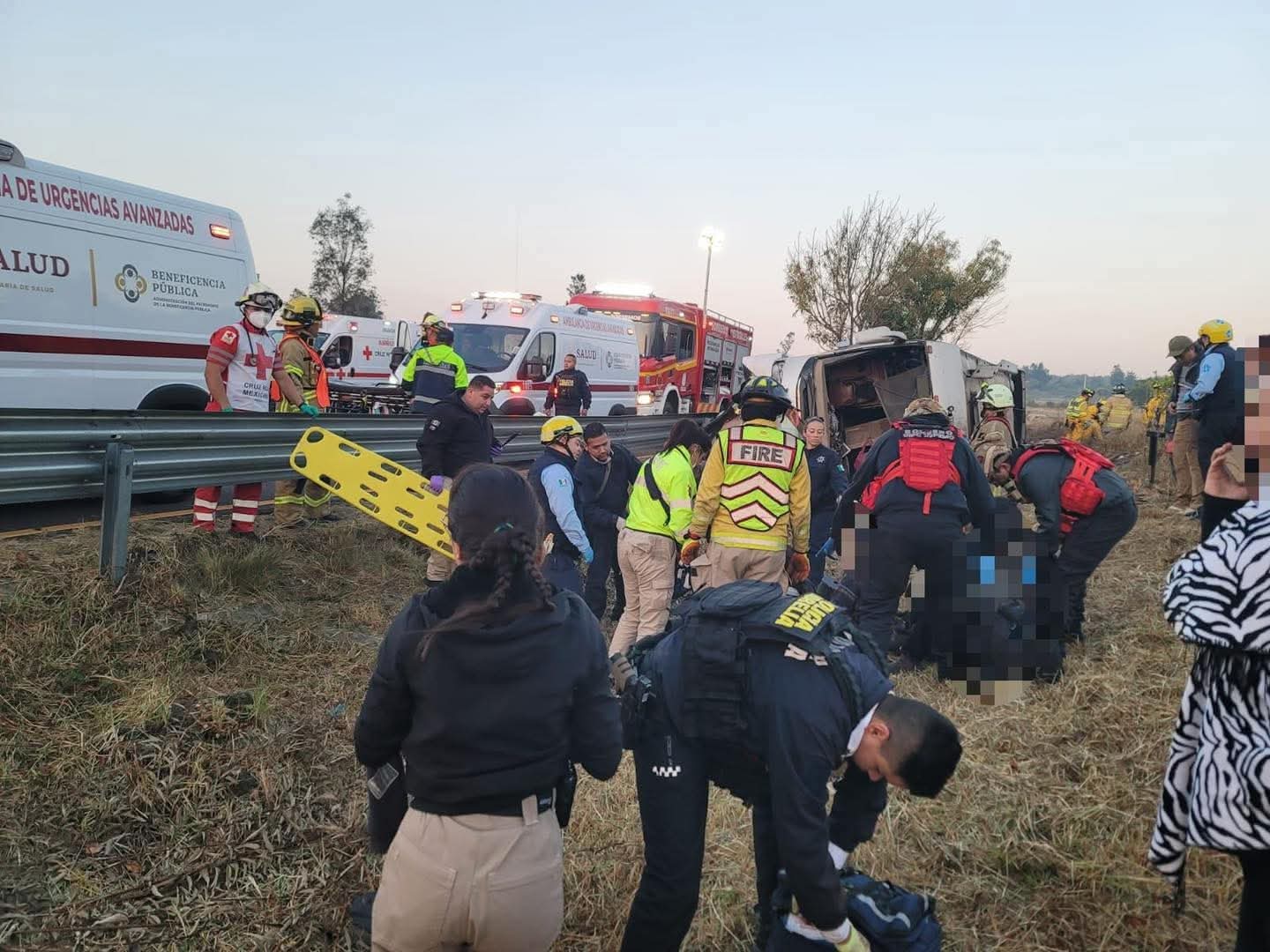 Inicia FGE Carpeta de Investigación por accidente en la carretera Morelia–Pátzcuaro; 7 personas fallecieron y 19 más resultaron lesionadas