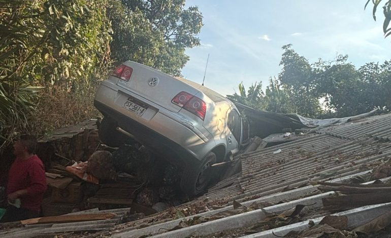 Choque en Pueblo Nuevo Deja Dos Personas Gravemente Lesionadas.