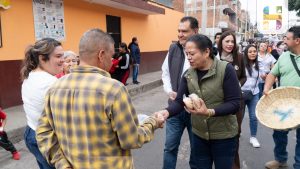 Jeovana Alcántar, encabezó la Caravana de la Feria del Pan que organiza el Ayuntamiento y productores panaderos de la Ciudad.