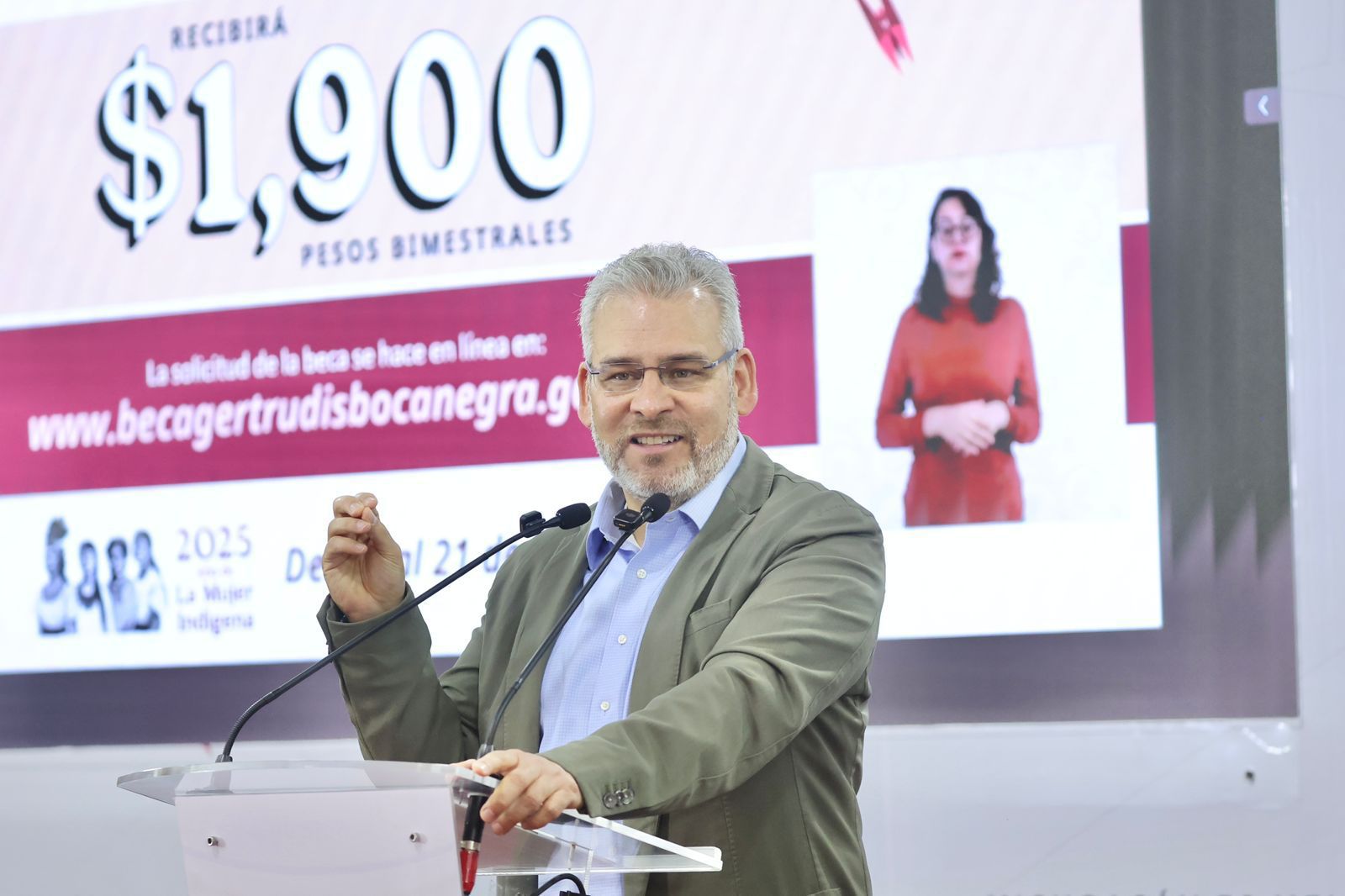 Beca Gertrudis Bocanegra abatirá la deserción; apoyará a más de 98 mil universitarios en Michoacán