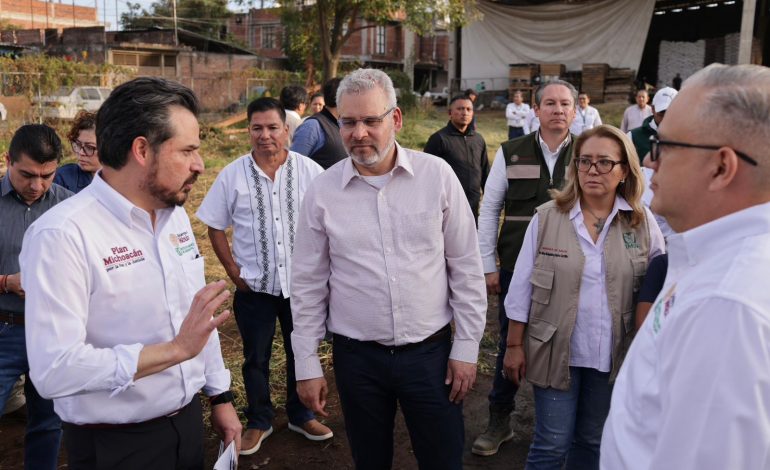 Bedolla y Zoé Robledo visitan predio para construcción de UMF en Nuevo Parangaricutiro
