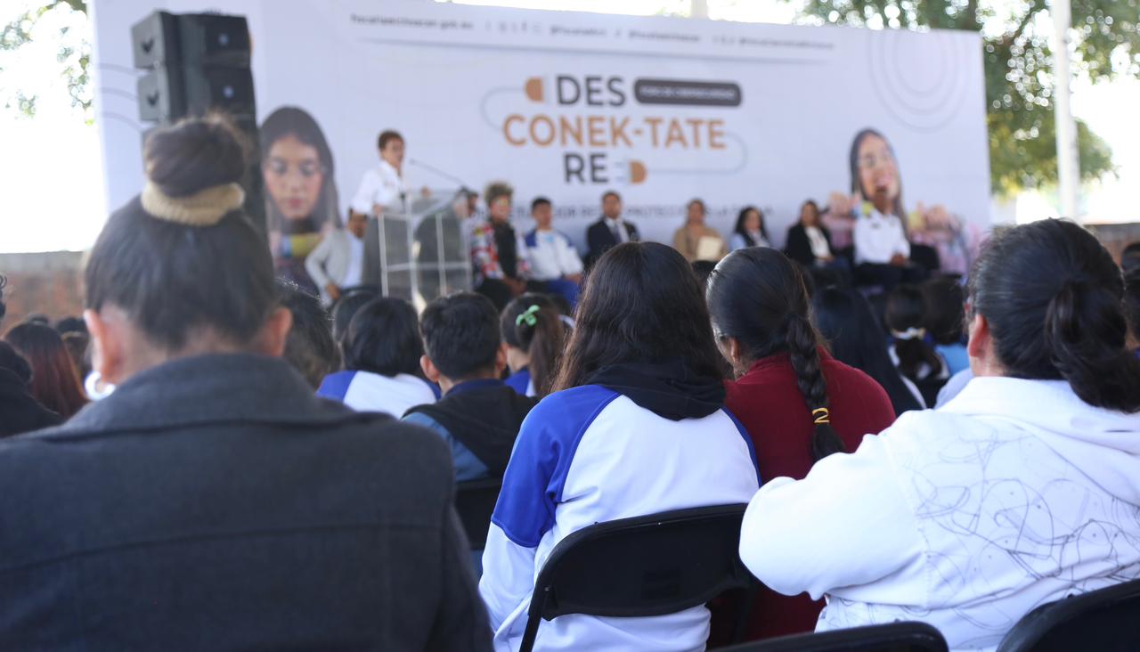 FGE acerca a jóvenes de Quiroga herramientas para una navegación digital segura