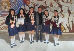 Alumnas del Cecytem triunfan en festival nacional de ciencias