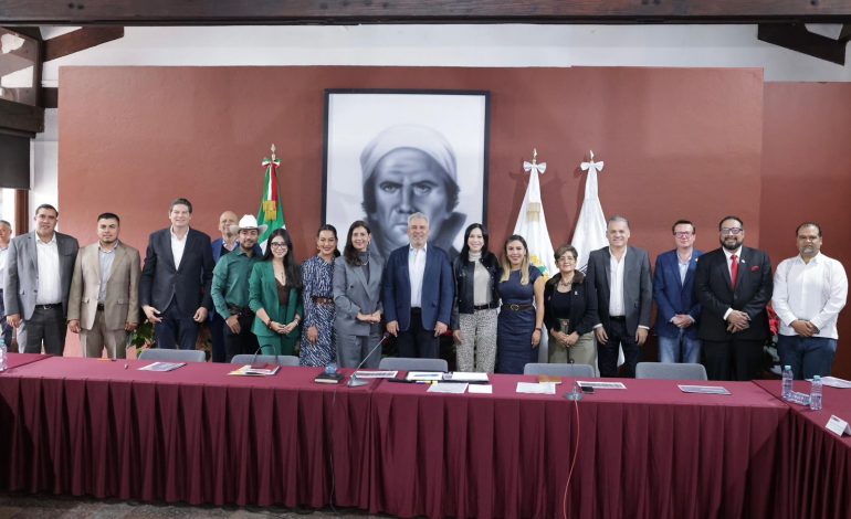 Bedolla y alcaldes construirán 10 nuevos planteles para bachillerato