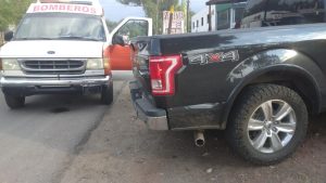Dos personas lesionadas tras accidente entre motocicleta y camioneta en la Zitácuaro–Ciudad Hidalgo