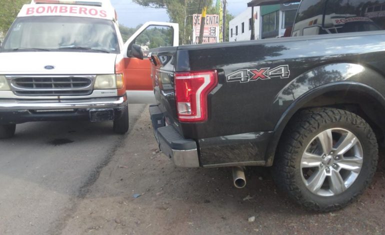 Dos personas lesionadas tras accidente entre motocicleta y camioneta en la Zitácuaro–Ciudad Hidalgo