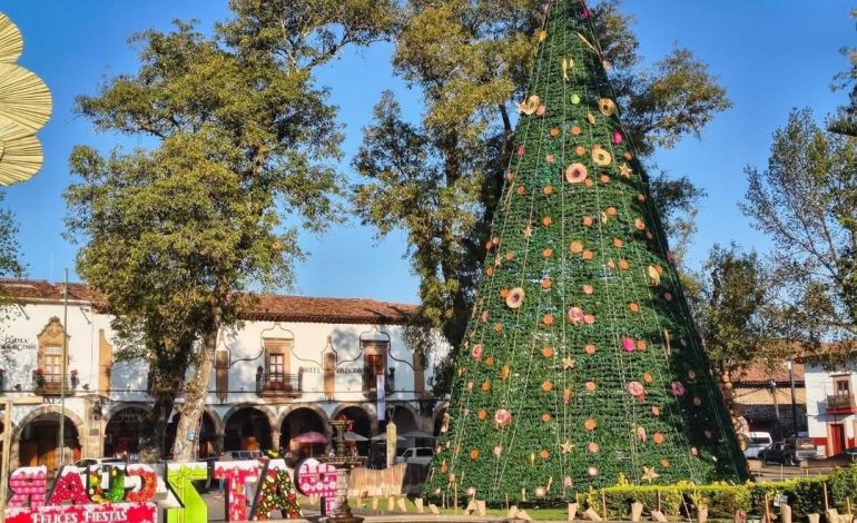 ¡Pátzcuaro se ilumina hoy con su nacimiento monumental y árbol navideño!: Sectur