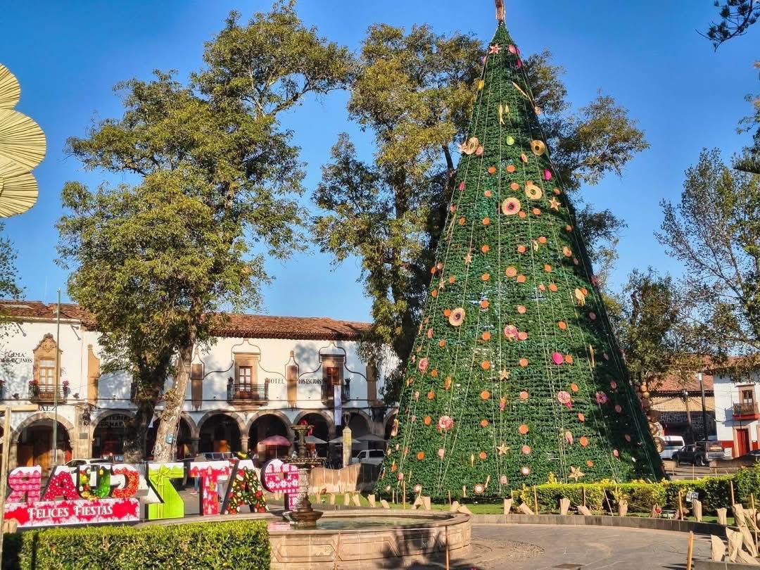 ¡Pátzcuaro se ilumina hoy con su nacimiento monumental y árbol navideño!: Sectur