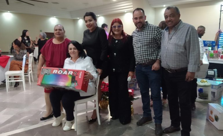 Sindicato Único de Empleados Municipales del Ayuntamiento de Zitácuaro realiza convivio navideño 2025