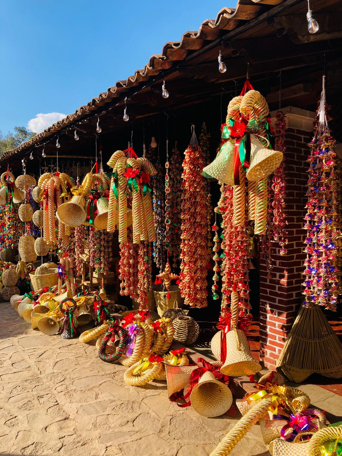 Adorna tu casa esta temporada navideña con hermosas artesanías de Tzintzuntzan: Sectur