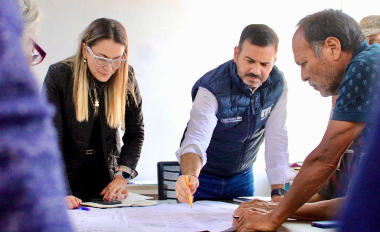 Atiende Yankel Benítez a vecinos de colonias 10 de Junio y Rubén Jaramillo