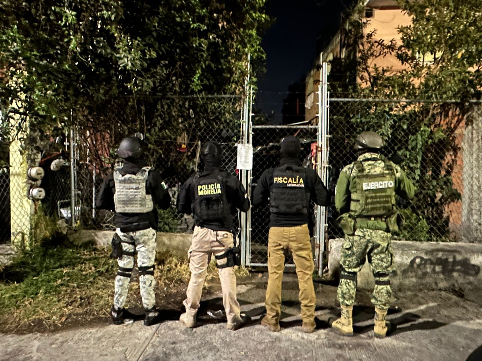 Fiscalía General ejecuta dos cateos en Morelia y detiene a tres personas presuntamente relacionadas con delitos contra la salud