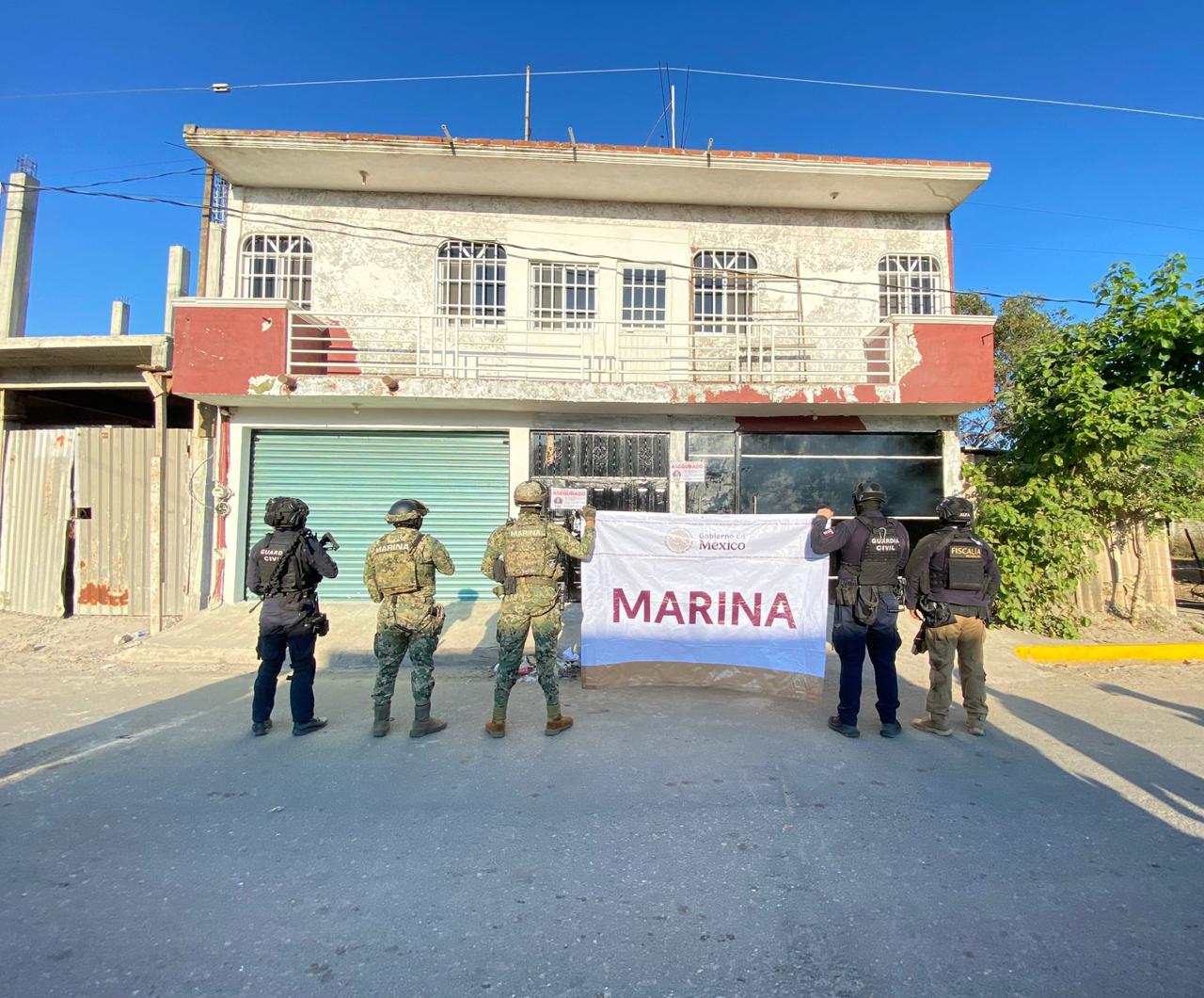 Asegura FGE narcóticos, equipo de videovigilancia y motocicleta durante cateo en Lázaro Cárdenas