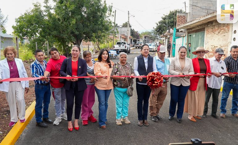 Jeovana Alcántar, inauguró la pavimentación asfáltica del camino al potrero de la colonia Fabrica la Virgen