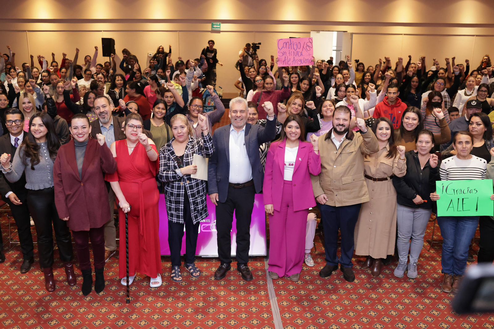 Bedolla impulsa autonomía económica de michoacanas; da más de 300 kits de autoempleo