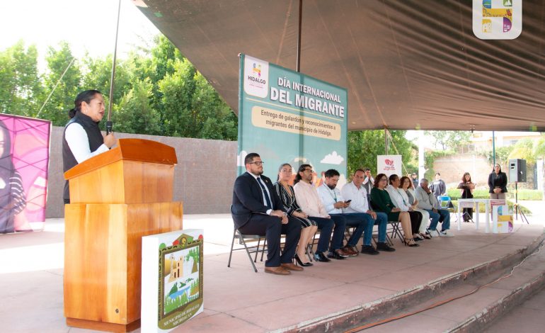 ​Jeovana Alcántar encabezó el acto conmemorativo del Día Internacional del Migrante.