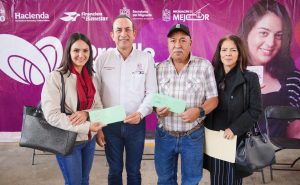 Semigrante entrega 200 tarjetas Orgullo Migrante y 20 visas del programa Reencuentro Familiar