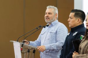Guardianes del camino vigilan carreteras de Michoacán en tiempo real con videocámaras para auxilio inmediato: Bedolla