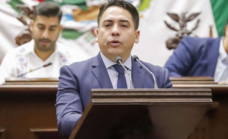 Iván Vera presenta reforma para proteger a niñas, niños y adolescentes frente a la violencia digital en Michoacán