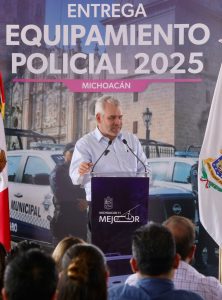 Entrega Bedolla 122 patrullas para reforzar seguridad en municipios