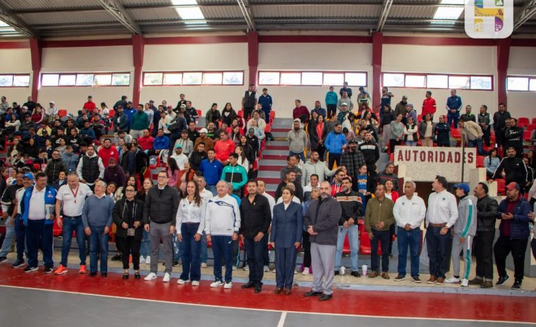 Autoridades Municipales, asistieron a la inauguración del Taller de Juegos, dirigido a Profesores de Educación Física.