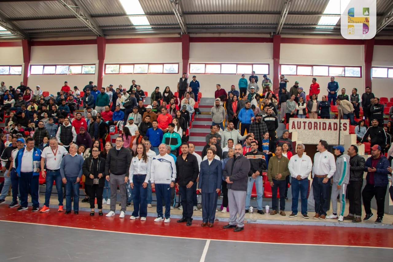 Autoridades Municipales, asistieron a la inauguración del Taller de Juegos, dirigido a Profesores de Educación Física.