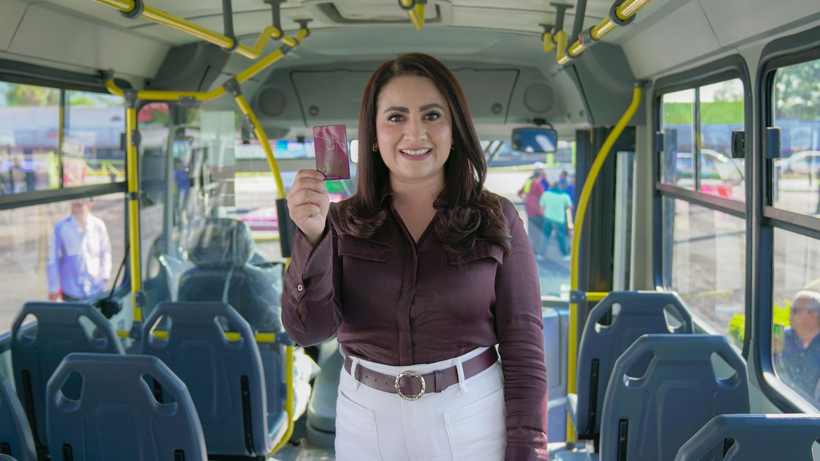 Anuncia Gladyz Butanda renovación de transporte en Morelia.