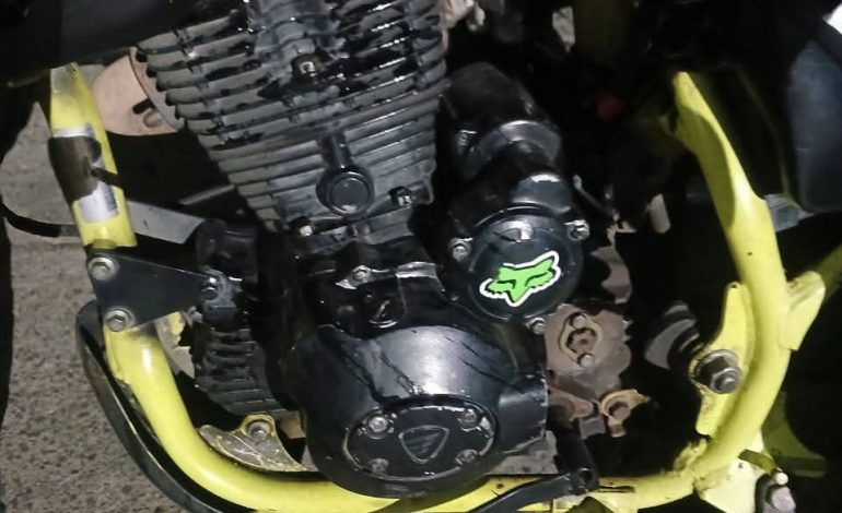 Mujer muere y su acompañante resulta herido tras acción policial; Ayuntamiento separa a elemento de Tránsito en Zitácuaro.