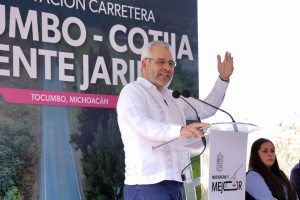 Inaugura Bedolla rehabilitación carretera Tocumbo-Cotija; impulsa el desarrollo regional.<br>