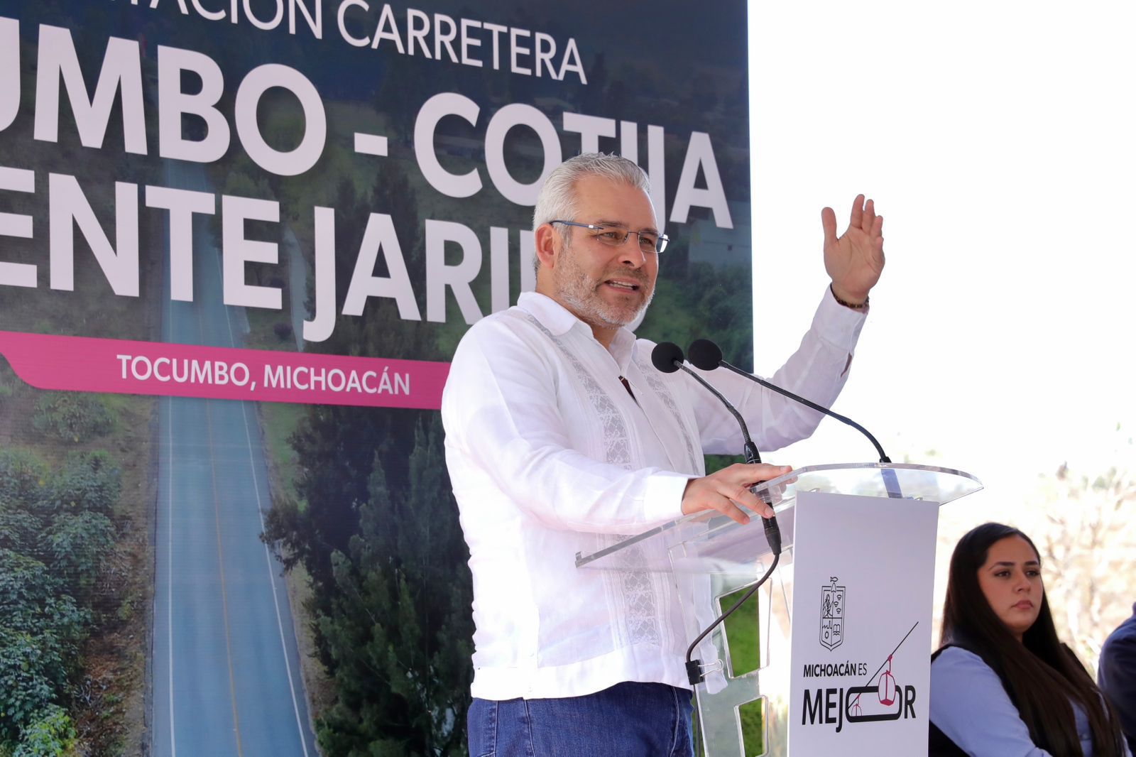 Inaugura Bedolla rehabilitación carretera Tocumbo-Cotija; impulsa el desarrollo regional.